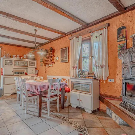 Vakantiehuis Traditional Karst House Rozina With Garden - Happy