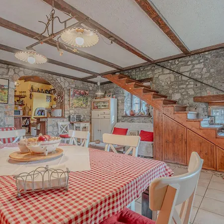 Traditional Karst House Rozina With Garden - Happy Vakantiehuis