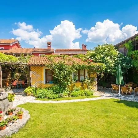 Vakantiehuis Traditional Karst House Rozina With Garden - Happy Dutovlje
